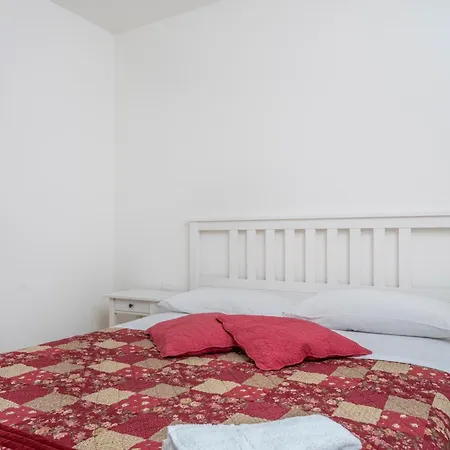 Guesthost - The House Of Antonietta